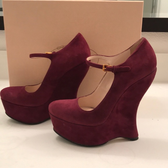 Like-new Prada suede wedges size 35.5 - Picture 3 of 7